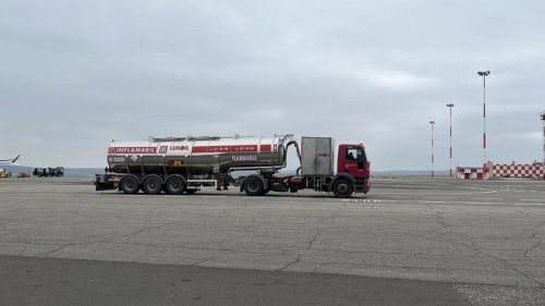 Guvernul pune presiune pe Lukoil: Chișinăul se pregătește să preia alimentarea cu combustibil a aeroportului