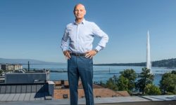 Miliardarul american care a cumpărat „Chelsea” lui Abramovici intră în cursa pentru activele globale ale Lukoil