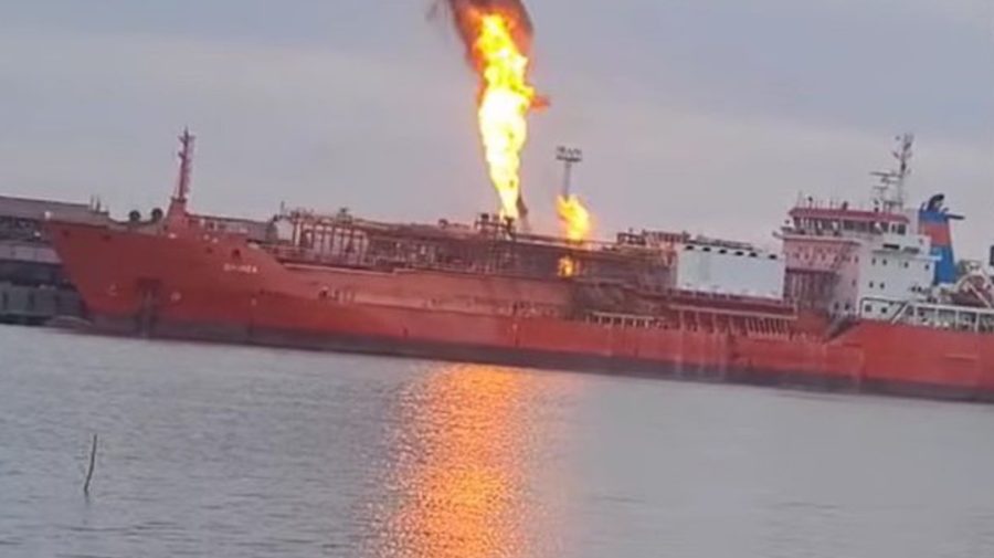 Explozie în apropiere de graniţa cu Republica Moldova. O navă cu GPL lovită de o dronă