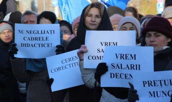 Sindicatele din Educație amenință cu proteste naționale dacă salariile nu cresc de la 1 septembrie