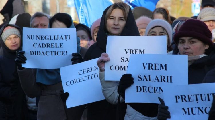 Sindicatele cer salarii mai mari pentru profesori: peste 40% trăiesc sub pragul sărăciei