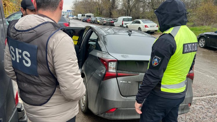Șoferii de taxi din 4 raioane, luați la puricat: au fost aplicate amenzi de peste 15 000 de lei