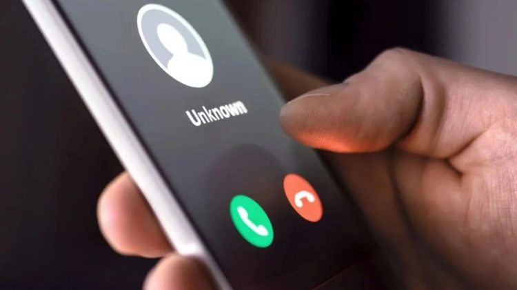 O nouă schemă face ravagii: „operatorii de telefonie” care îți golesc contul bancar