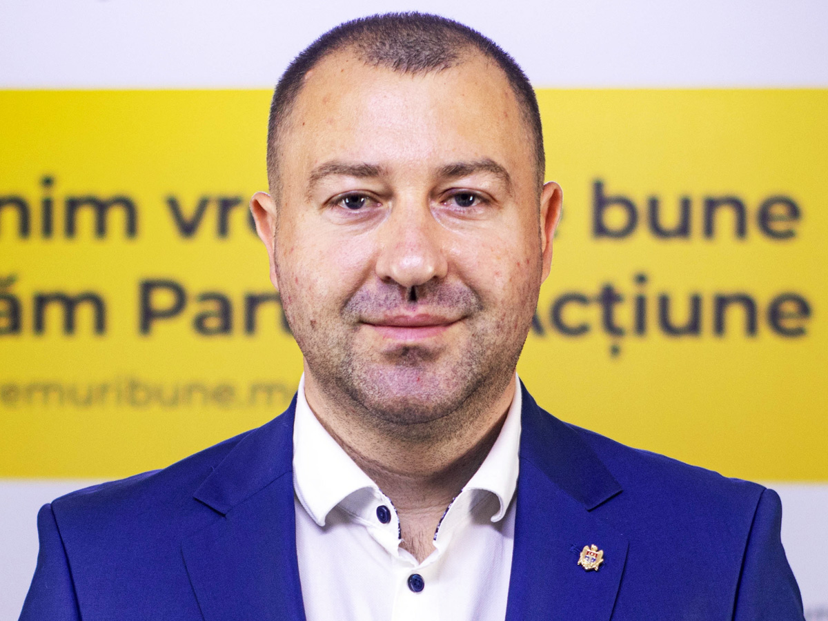 Cu engleză „începător”. Cine este „crypto boy”-ul trimis ambasador în China