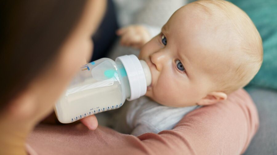 Bacterie periculoasă găsită în lapte praf pentru bebeluși! ANSA retrage produsele în regim de urgență