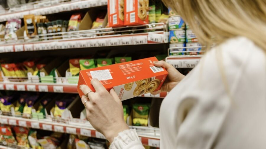 Etichetele „mincinoase”, interzise! Ambalajele nu mai pot afișa fructe dacă produsul conține doar arome