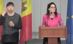 Concediul de maternitate, capcană pe termen lung pentru femei. Ministra Muncii, Plugaru: Vom analiza