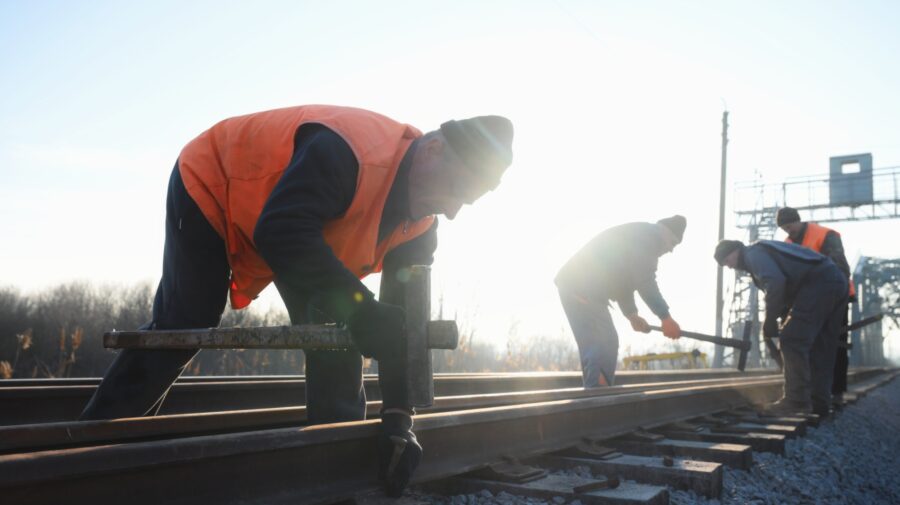 Criză fără frâne! Calea Ferată își trimite șefii pe linie moartă