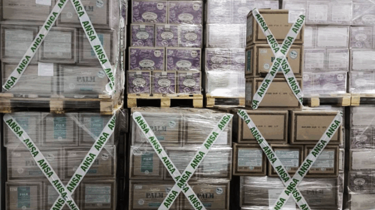 5 tone de ulei de palmier cu substanțe periculoase, depistate în depozitul unui importator