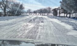 Protocoalele de criză, activate la nivel național: polei pe drumuri și pene de curent din cauza vremii severe