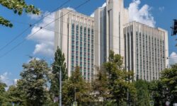 Ferestre de lux la Agricultură! Guvernul anunță o licitație de 8,6 milioane de lei din bani publici