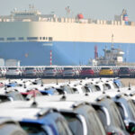 Importul de automobile chinezești în Rusia s-a prăbușit la jumătate, pe fondul majorării taxei de reciclare