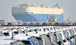 Importul de automobile chinezești în Rusia s-a prăbușit la jumătate, pe fondul majorării taxei de reciclare