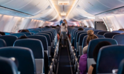 Companiile aeriene, puse la colț în UE: bagaj de mână gratuit și despăgubiri păstrate la 3 ore