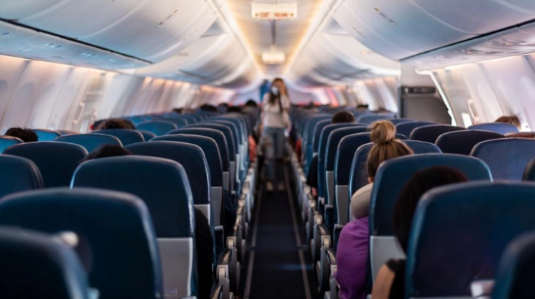 Companiile aeriene, puse la colț în UE: bagaj de mână gratuit și despăgubiri păstrate la 3 ore