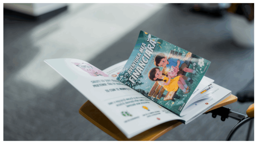 Cum îți înveți copilul să economisească de mic: cursul care transformă joaca în educație financiară