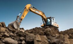 China ne vinde „fier” de sute de milioane. 8 din 10 excavatoare noi vin de acolo