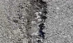 Asfaltul de la Boldurești s-a exfoliat înainte să fie dat în exploatare. Drumarii explică: Nu e defect, e nefinalizat