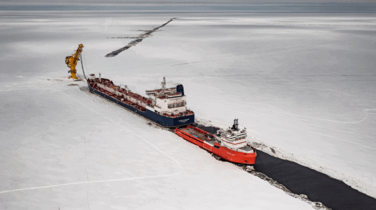 Sancțiuni pe hârtie, miliarde în porturi. Cum cumpără UE gazul lui Putin