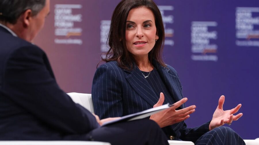 Meta schimbă regulile jocului. O femeie preia vârful puterii