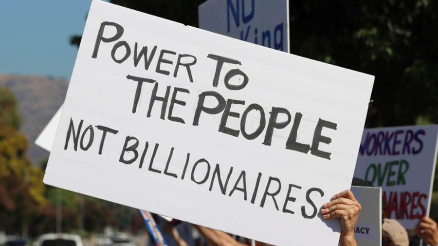 1% din bogații lumii controlează jumătate din banii planetei