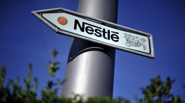 Europa, în alertă: Nestlé retrage masiv lapte praf pentru sugari din cauza unei toxine periculoase