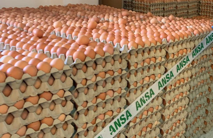 Pericol pe mesele moldovenilor: un lot de ouă, rechemat de urgență din magazine