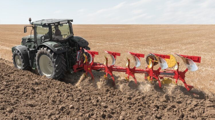 China ară Moldova! 76% din pluguri vin din Asia