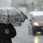 Guvernul scurtează ziua de muncă de vineri din cauza vremii severe