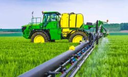 Moldova stropește miliarde și moare de sete! 95% din banii fermierilor au mers pe pesticide, nu pe irigare