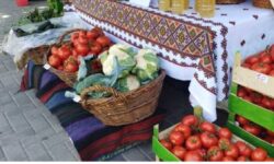 Fermierii mici vor putea vinde mai departe de casă: limită nouă de 150 km pentru produsele locale