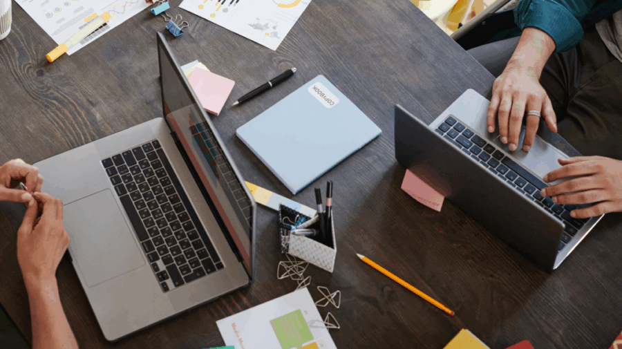 De ce merită să treci compania pe Mac în 2026: beneficiile MacBook pentru B2B