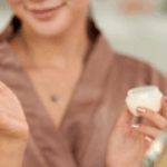 Creme și esențe de noapte care fac minuni. Top 5 produse coreene