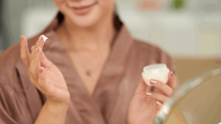 Creme și esențe de noapte care fac minuni. Top 5 produse coreene