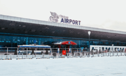 Traficul aerian, perturbat pe Aeroportul Chișinău din cauza vremii: aeronavele sunt degivrate înainte de decolare