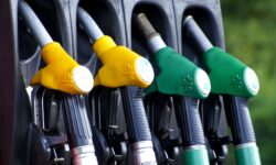 Scumpiri accelerate la pompă: Prețurile la carburanți au crescut cu până la 80 de bani într-o lună