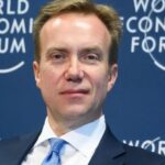 Scandal la vârful elitei globale! Șeful Forumului bogaților de la Davos pleacă după legăturile cu Epstein
