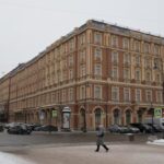 Magnatul luxului, cu un picior rămas la Sankt Petersburg