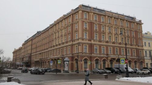 Magnatul luxului, cu un picior rămas la Sankt Petersburg