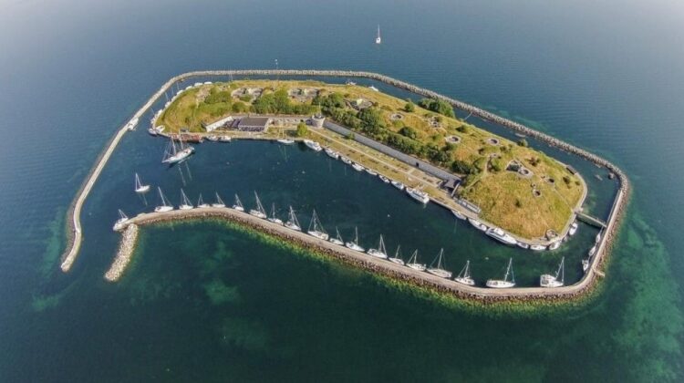 O insulă întreagă, la vânzare: 3 hectare cu business turistic inclus, ofertă pentru milionari