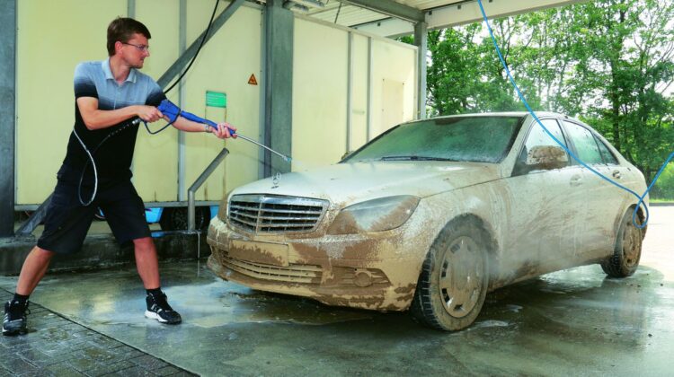 Suspiciuni de poluare? Spălătoriile auto din țară, verificate la sânge