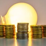 Ieftinirea cu câțiva bănuți la lumină, blocată în ultimul moment: ANRE invocă incertitudinile pe piața energetică