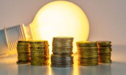 Ieftinirea cu câțiva bănuți la lumină, blocată în ultimul moment: ANRE invocă incertitudinile pe piața energetică