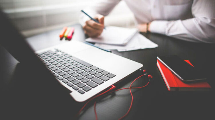 Moldova schimbă regulile jocului! Străinii cu bani și laptop primesc drept de ședere ani la rând