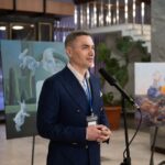 Andrei Jicol: omul care a pus picturi pe panourile din Chișinău și n-a cerut nimic în schimb