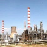 Bucureștiul vrea să redeschidă rafinăria Petrotel Lukoil: ar putea acoperi 20% din necesarul de combustibil