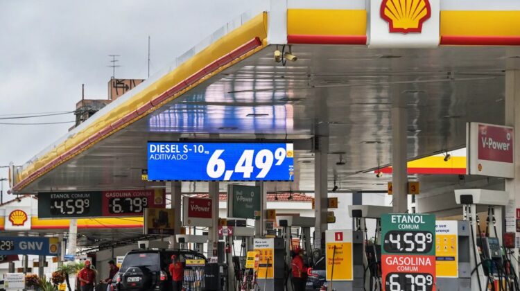 Războiul din Orientul Mijlociu lovește direct șoferii: benzina în SUA s-a scumpit cu 23,5%