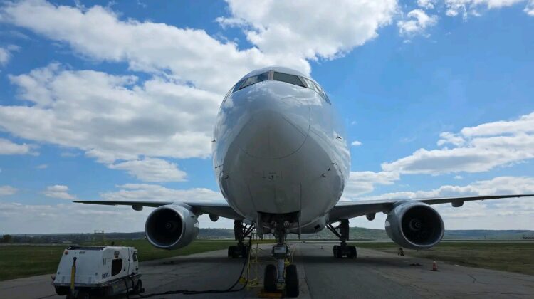 „Bestia de pe pistă!” Un Boeing 777 a stins luminile la Aeroportul Chișinău