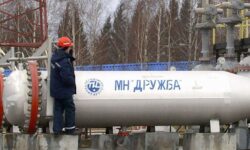 Livrările de petrol către Slovacia prin Drujba au fost reluate după luni de blocaj