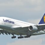 Criza lovește aviația: Lufthansa taie 20 000 de zboruri din cauza crizei de combustibil